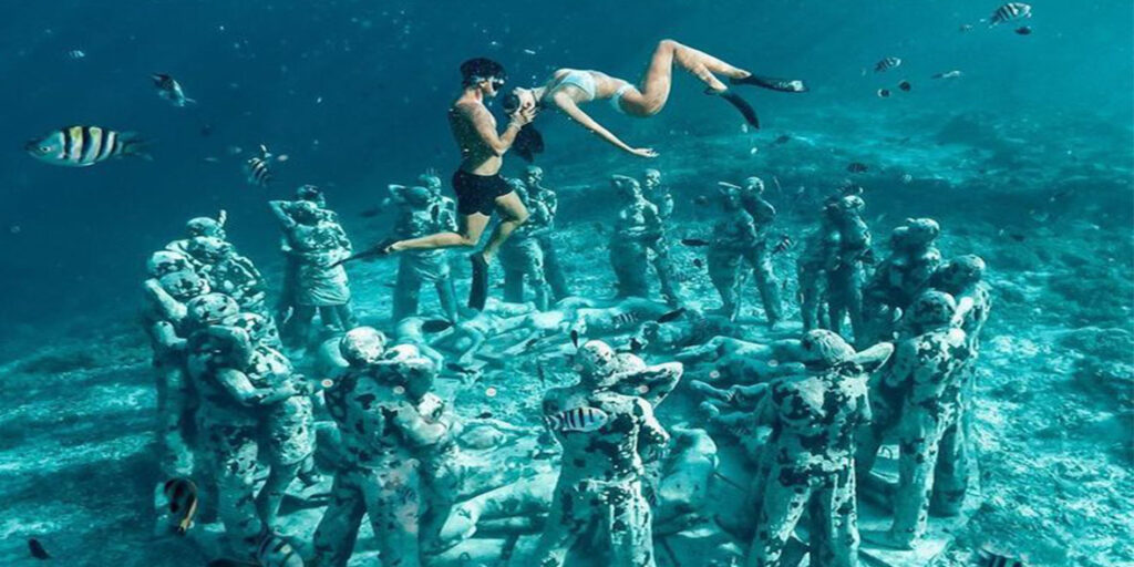 statue under water lombok